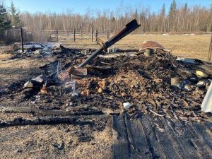 В Нюрбинском улусе на месте сгоревшей охотничьей избушки обнаружены останки человека: Проводится проверка