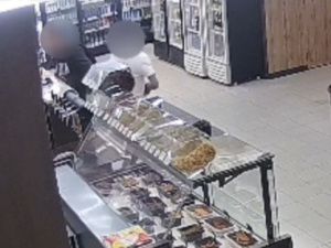 Двое жителей Якутска украли бутылку элитного алкоголя