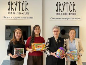 Коробка храбрости: Депутаты поддержали детей на лечении