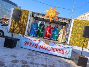 Глава Якутии побывал на празднике «Масленица – искусница»