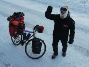 Испанец, который ехал в Магадан на велосипеде, отморозил себе руку