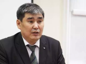 Названа зарплата ректора СВФУ Анатолия Николаева