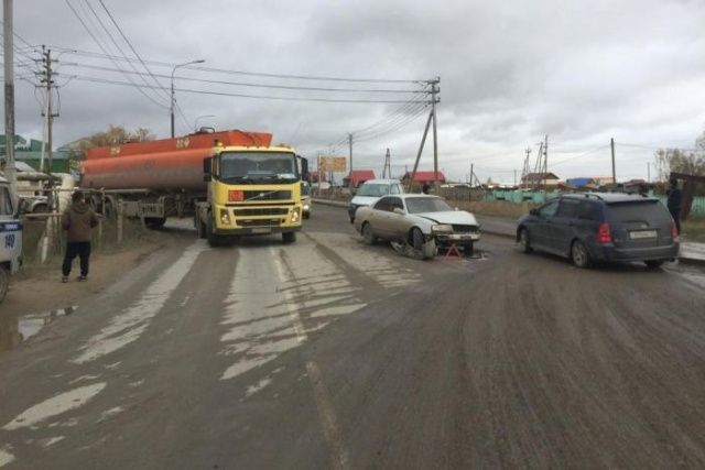 В Якутске водитель выехал на встречную полосу и совершил столкновение