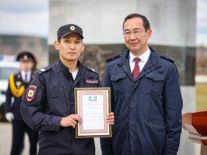 Айсен Николаев поздравил полицейских Якутии со 100-летием патрульно-постовой службы органов внутренних дел РФ
