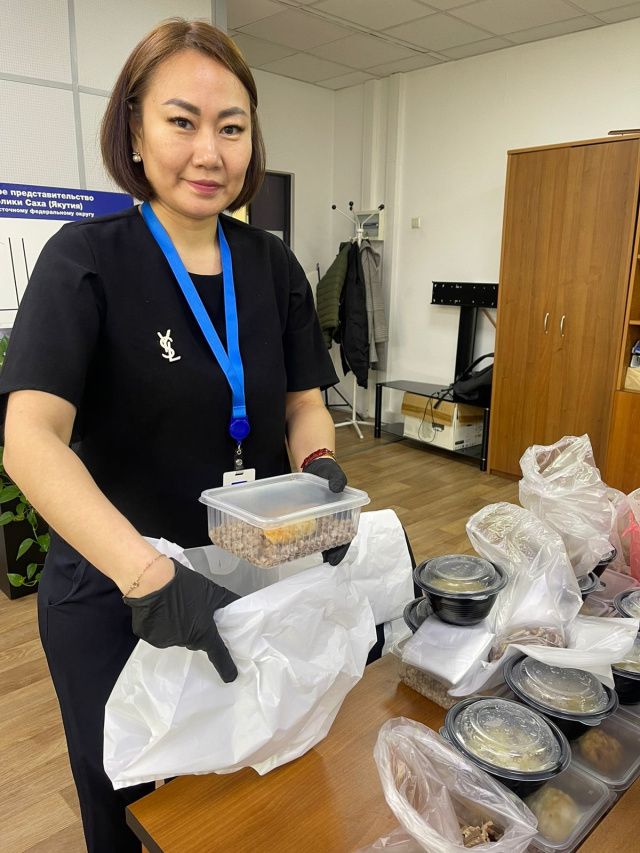Постпредство Якутии по ДФО передает гуманитарную помощь военнослужащим
