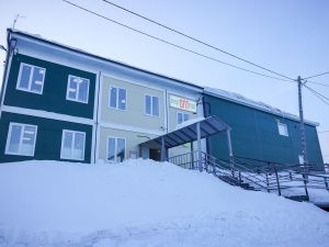 Айсен Николаев осмотрел ассортимент в торгово-логистическом центре жиганска