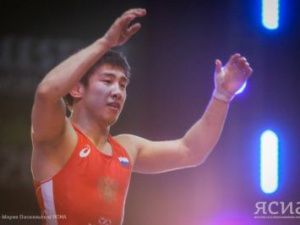 Ярыгинский турнир. В первом круге сошли шестеро якутских борцов, трое еще в строю