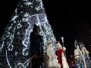 В Якутске зажгли огни первой новогодней ёлки