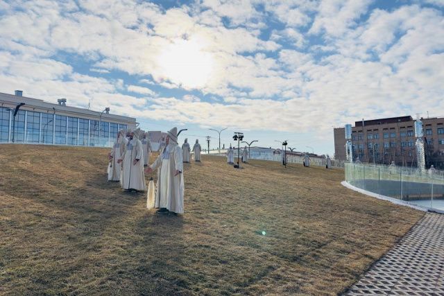 Фото и видео: в Якутске на площади Ленина провели обряд алгыс