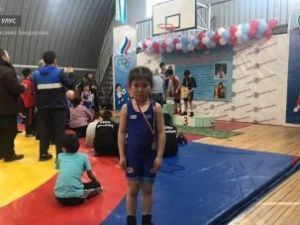 В Якутии на чемпионате по вольной борьбе среди мальчиков победила девочка