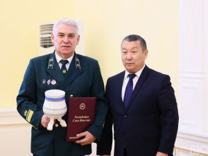 К 80-летию Авиалесоохраны Якутии вручили государственные награды