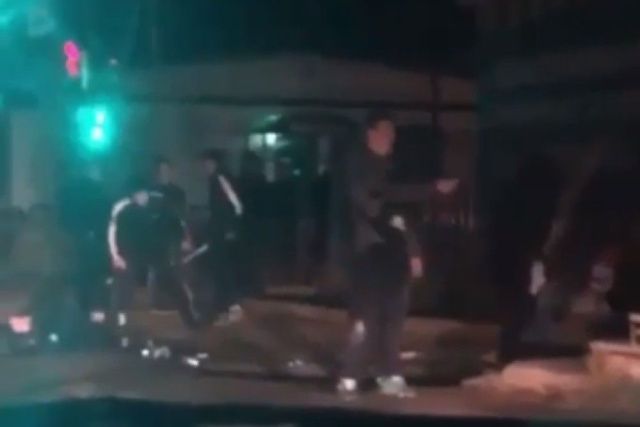 В Якутске толпа парней, вооруженная арматурами и палками, напала на молодую пару