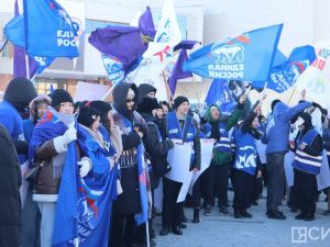 В Якутске молодежь собралась на митинге в поддержку Путина и 10-летия воссоединения Крыма с Россией