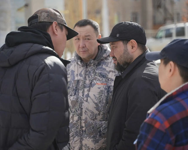 «Так не пойдёт»: мэр Якутска жёстко раскритиковал «Жилкомсервис» за пассивную откачку талой воды