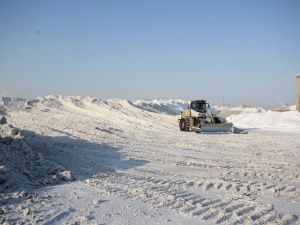 В Якутске уборка и вывоз снега с дорог идут по графику