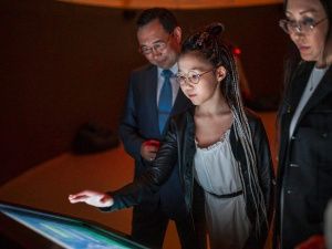 Айсен Николаев сходил с семьей в исторический парк