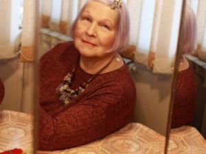 Юрий Куприянов поздравил народную артистку Якутии, актрису Русского драмтеатра Галину Кондрашову с 80-летием 