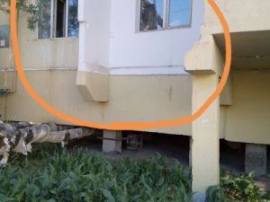 ЖИТЕЛЬ ПЕРВОЙ КВАРТИРЫ ДОМА №27 ПО УЛИЦЕ ЛЕРМОНТОВА ЖИВЕТ БЕЗ УНИТАЗА – ЖИТЕЛИ ПОДЬЕЗДА ПРОСЯТ ОТКЛИКНУТЬСЯ РОДСТВЕННИКОВ ИНВАЛИДА ГОЛОВИНА