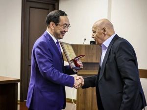 Айсен Николаев провел встречу с представителями общественности Якутии