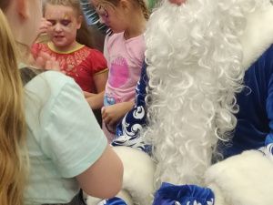 Деды Морозы разных стран, объединитесь ради мира!  