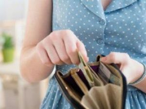 48-летняя воспитательница "инвестировала" мошенникам более 1,3 миллиона рублей