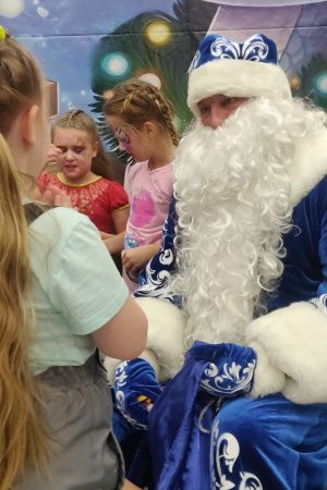 Деды Морозы разных стран, объединитесь ради мира!