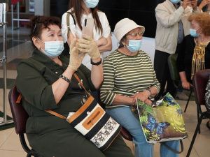 Открылась выставка Эльвиры Семеновой «В мире часов»