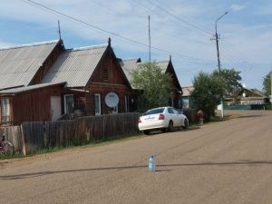 В Мирнинском районе 5-летняя девочка попала под колеса машины: Ребенок находится в реанимации