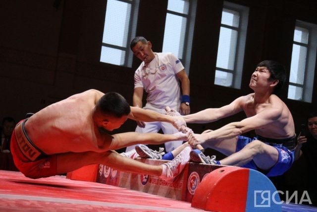 В Якутске стартовал Кубок Федерации по мас-рестлингу с участием сильнейших сборных