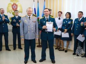 В Якутии поздравили специалистов МЧС России с Днем спасателя