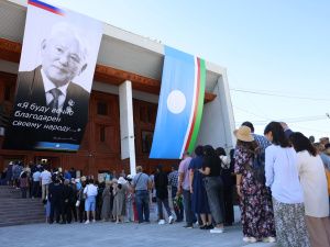 В Якутске завершилась церемония прощания с первым Президентом Якутии Михаилом Николаевым