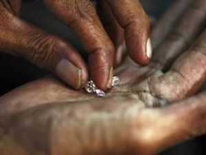 Гражданин Индии украл в Якутии два бриллианта стоимостью почти 1,5 млн рублей