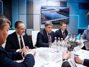 Глава Якутии и руководитель Росавтодора обсудили вопросы содержания федеральных трасс