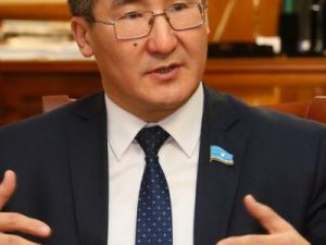 Высший законодательный орган в руках у некомпетентного юриста? 