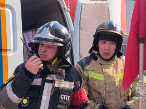 В Якутске пожарные отработали тушение пожара в 16-этажном доме: спасли «пострадавших» и проверили готовность к ЧС