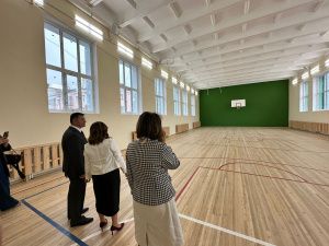 Андрей Тарасенко поздравил с Днем знаний на торжественной линейке школы №29