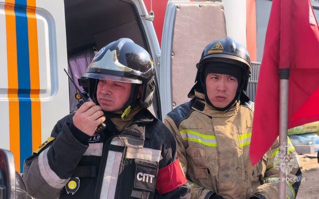 В Якутске пожарные отработали тушение пожара в 16-этажном доме: спасли «пострадавших» и проверили готовность к ЧС