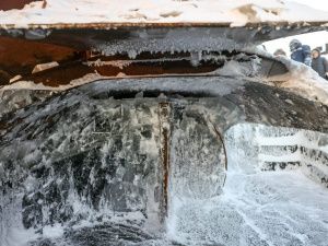 Работа не для слабаков: как вымораживают и ремонтируют речные суда в Якутии