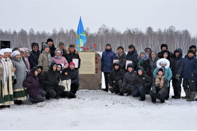 Памятник Дню согласия открыли в якутском селе Уолба