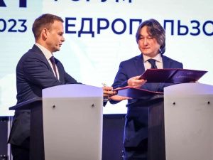 Джулустан Борисов выступил на сессии по развитию нефтегазовой промышленности на I Дальневосточном форуме недропользования в Якутске