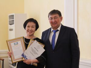 Михаил Николаев вручил Благодарности Главы Якутии Айсена Николаева победителям XXI молодежных Дельфийских Игр России