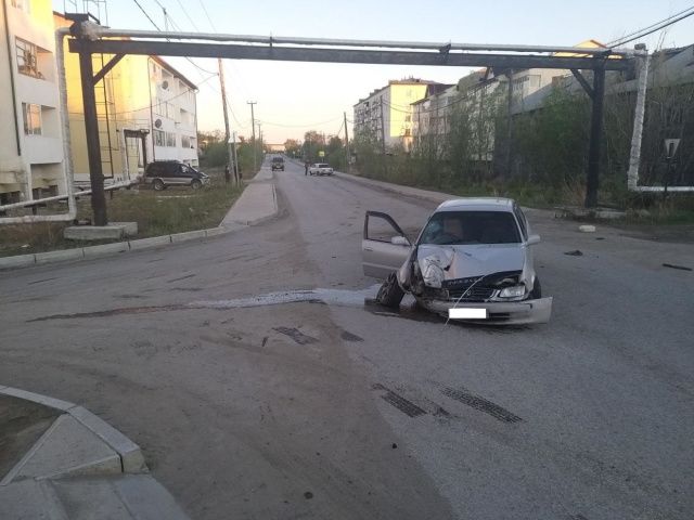 В Якутии пьяный водитель врезался в автомобиль и получил перелом