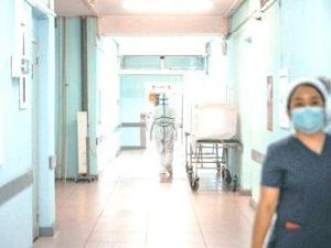 129 человек обратились в больницы Якутии из-за дыма и смога. Четверо из них госпитализированы