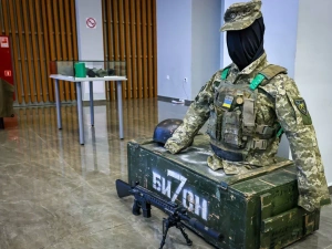 В день проведения антифашистского форума открылась выставка «Время Героев»