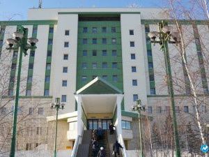 «Это решение не поддается ни одному закону эпидемиологии». Врачи-гематологи против открытия нового COVID-отделения в Медцентре