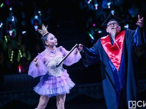 10 лучших школьников по итогам 2024 года наградили на Елке главы Якутии