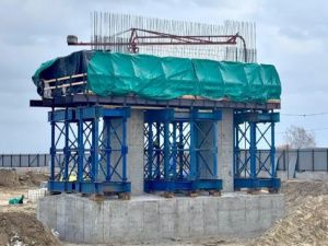 Завершено бетонирование первой опоры Ленского моста