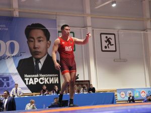 Первый день чемпионата Якутии по вольной борьбе преподнес ряд сенсаций