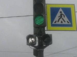 На светофорах Якутска начали устанавливать дополнительные секции с бело-лунными фазами. Объясняем, зачем это нужно