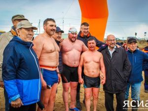 В Якутске прошли соревнования по плаванию в холодной воде